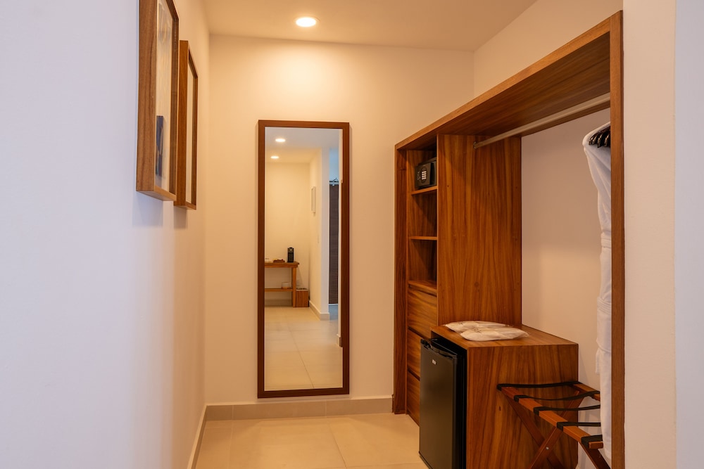 Beachfront Swim Up Suite