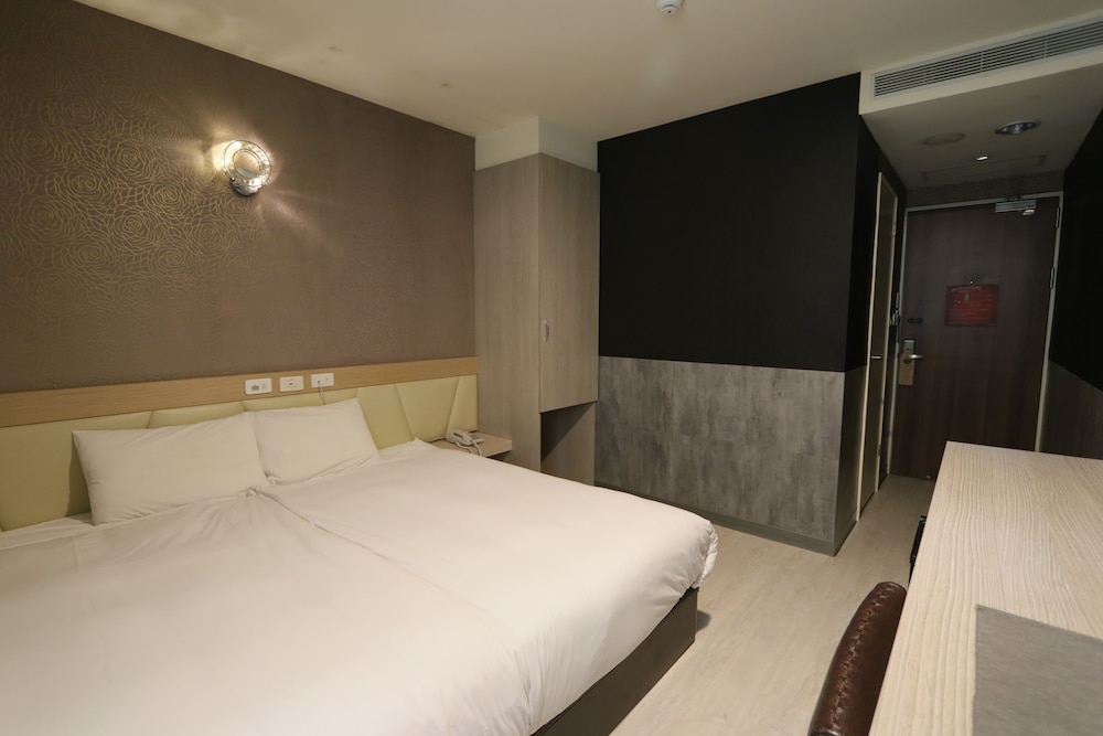 Business Double Room, 1 Queen Bed, Non Smoking, Balcony photo 3