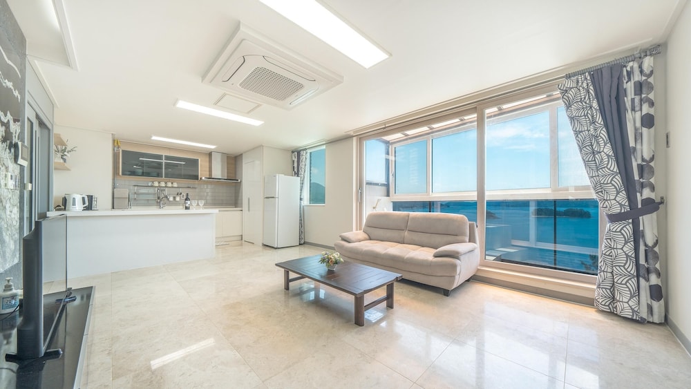 Basic Room, 2 Bedrooms (201)