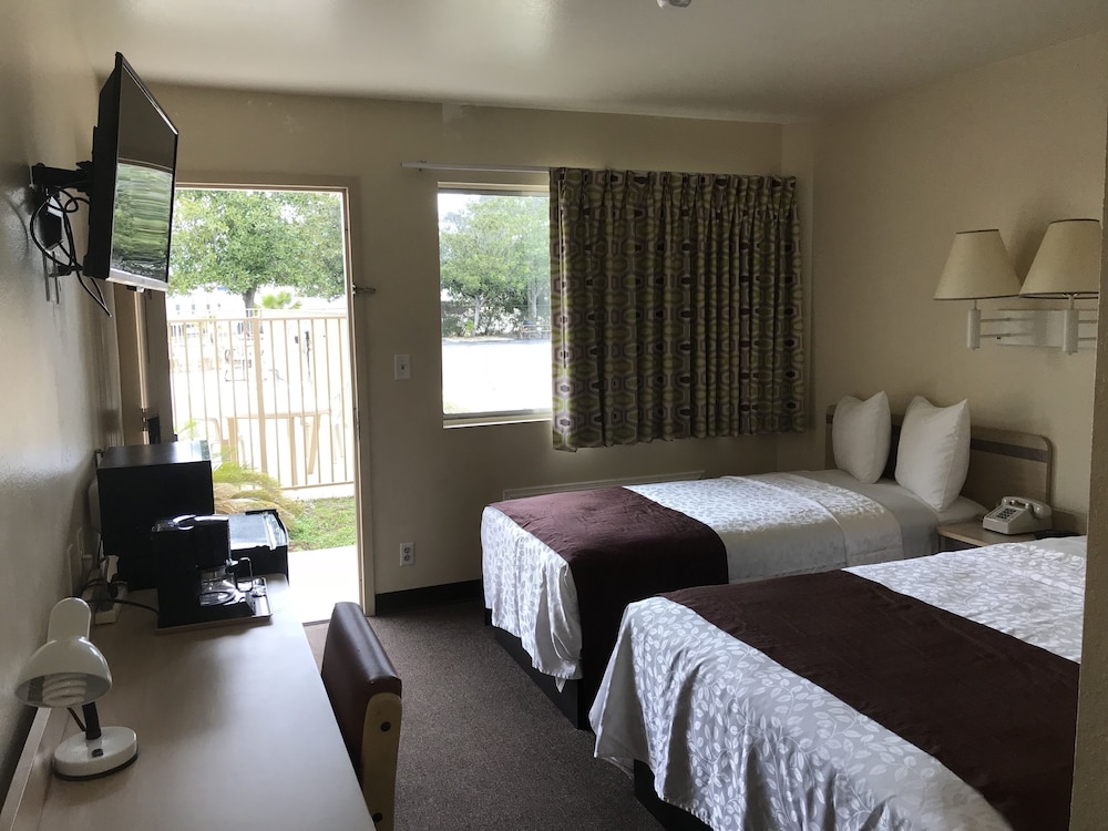 Room, Multiple Beds, Non Smoking - Photo 3