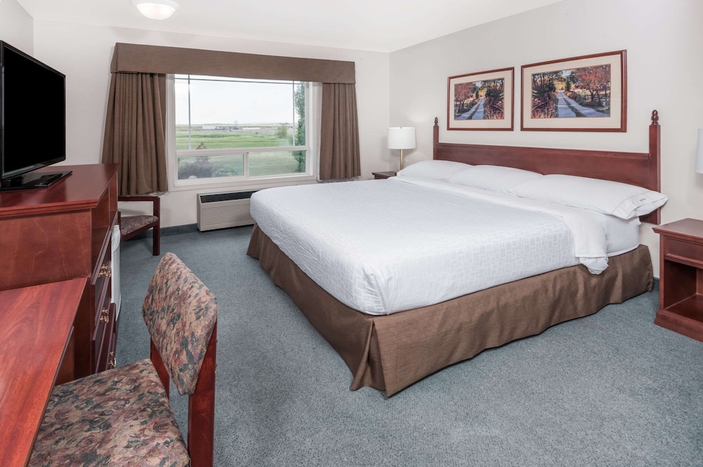 Upgraded, Room, 1 King Bed - Photo 1