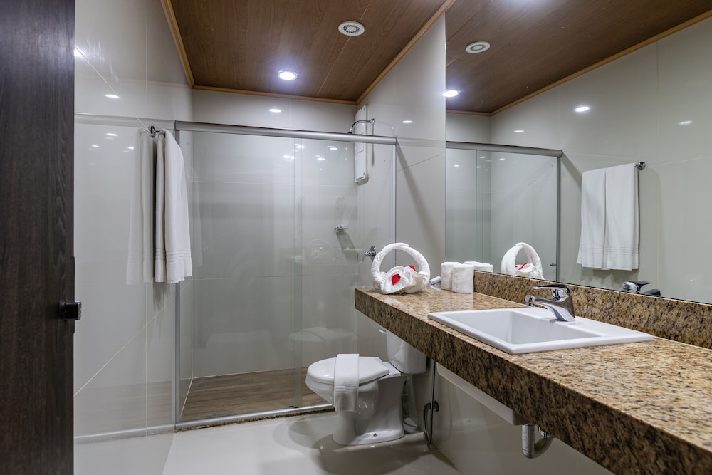 Suite (Master) - Photo 2