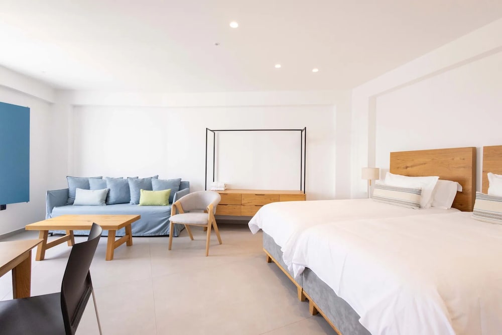 Comfort Room (Courtyard | Family) - Photo 2