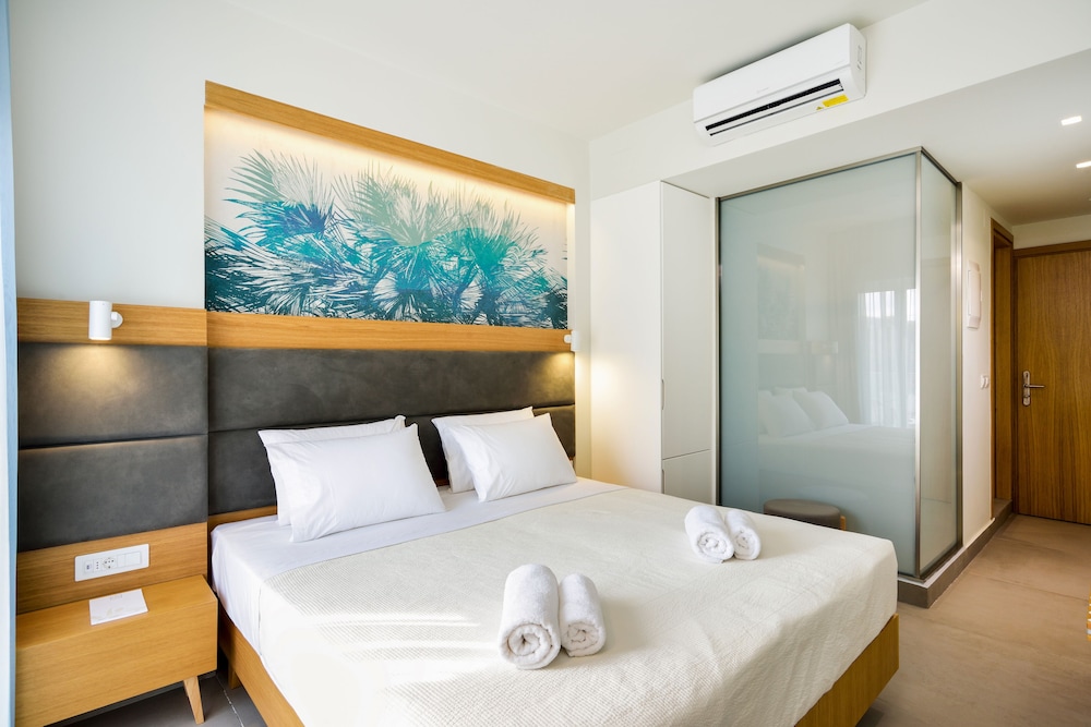 Classic Room with Balcony - Photo 4