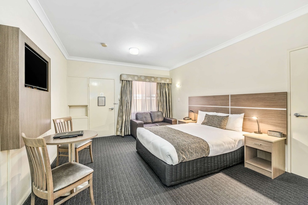 Deluxe Suite, 1 Queen Bed