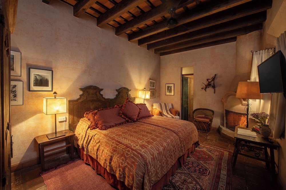 Deluxe Room, 1 King Bed, Fireplace