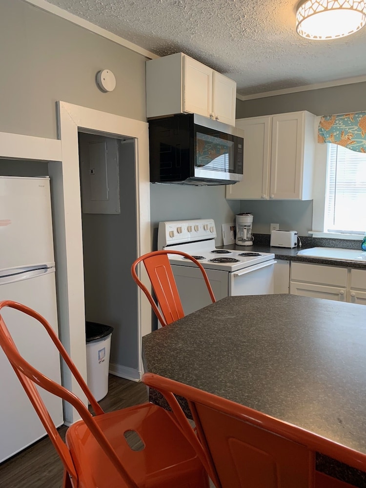 Flip Flop Cottages, 2 Bedroom, 2 Full Beds, 1 Bath with Front Porch photo 2