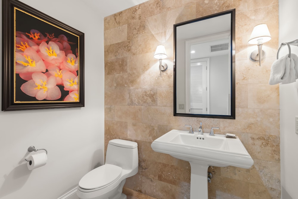 Poolside Suite With Direct Pool Access - Photo 11