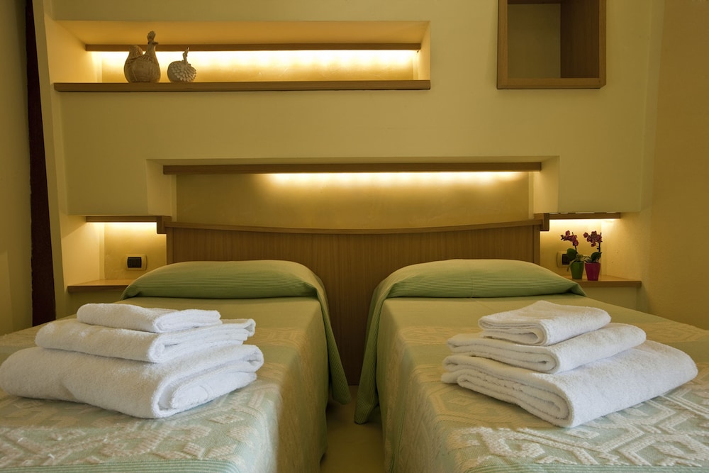 Standard Double or Twin Room, Sea View - Photo 2