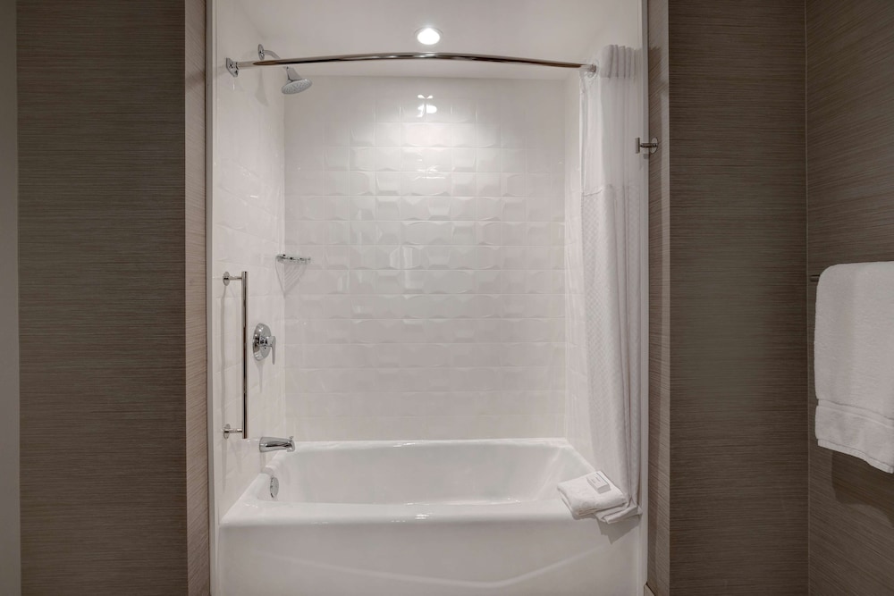 Room, 2 Queen Beds, Corner - Photo 8