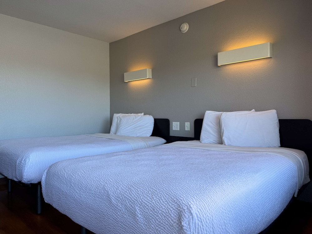 Standard Room, 2 Double Beds, Non Smoking, Refrigerator & Microwave photo 2