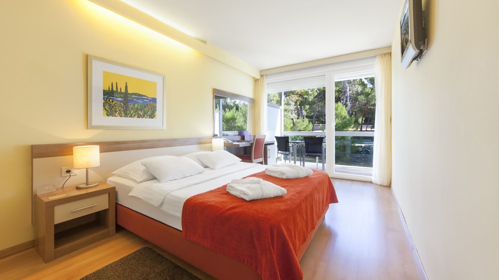 Standard Double/Twin Room with Balcony - Photo 3