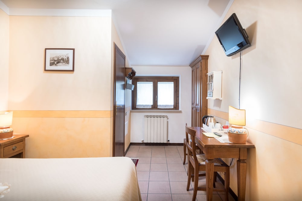 Classic Room, Hill View photo 3