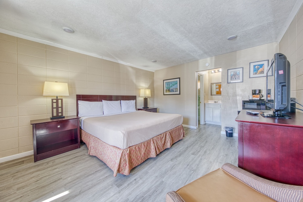 Standard Room, 1 King Bed
