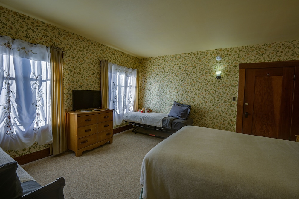 Grand Double Room, Multiple Beds photo 2