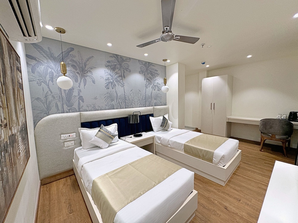 Standard Double or Twin Room, No Windows - Photo 18