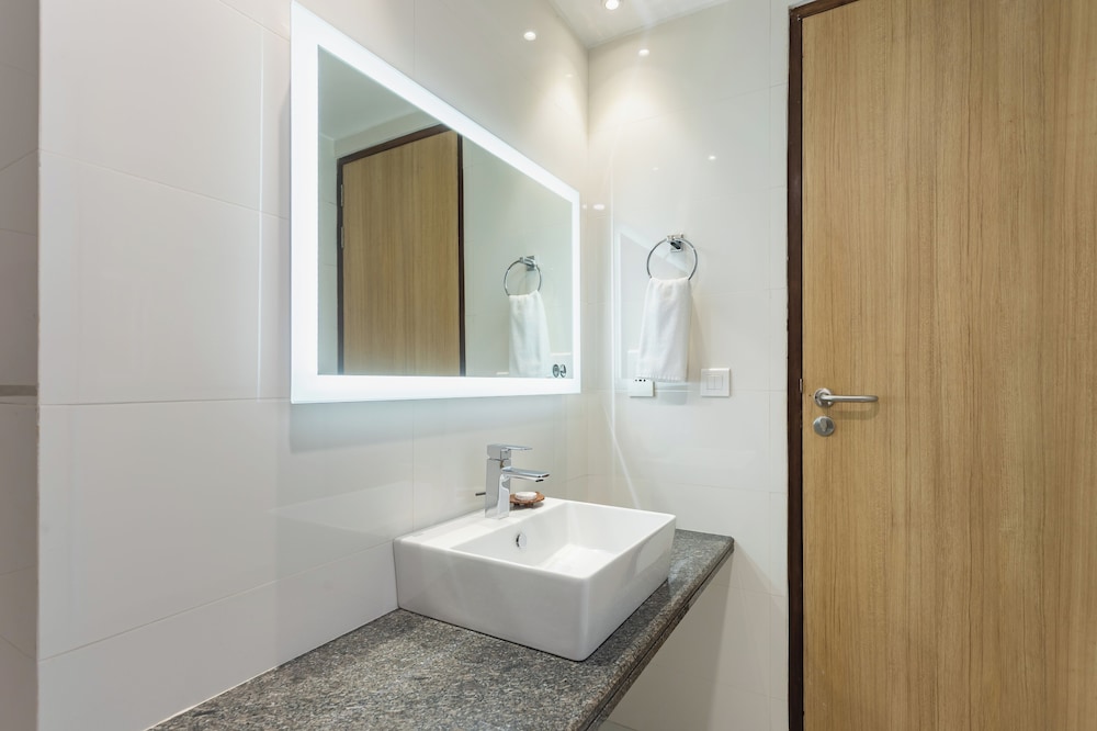 Deluxe Suite - Photo 6