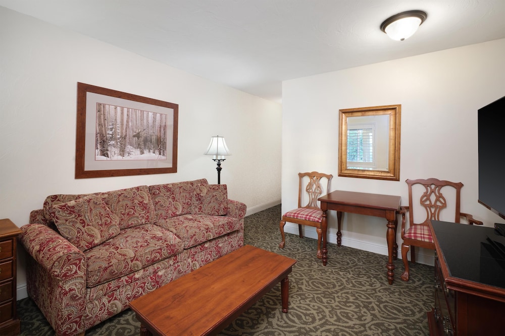 Suite, 1 Queen Bed, Non Smoking, Kitchen (LV Rm;w/Single Sofabed, Full Kitchen) photo 3