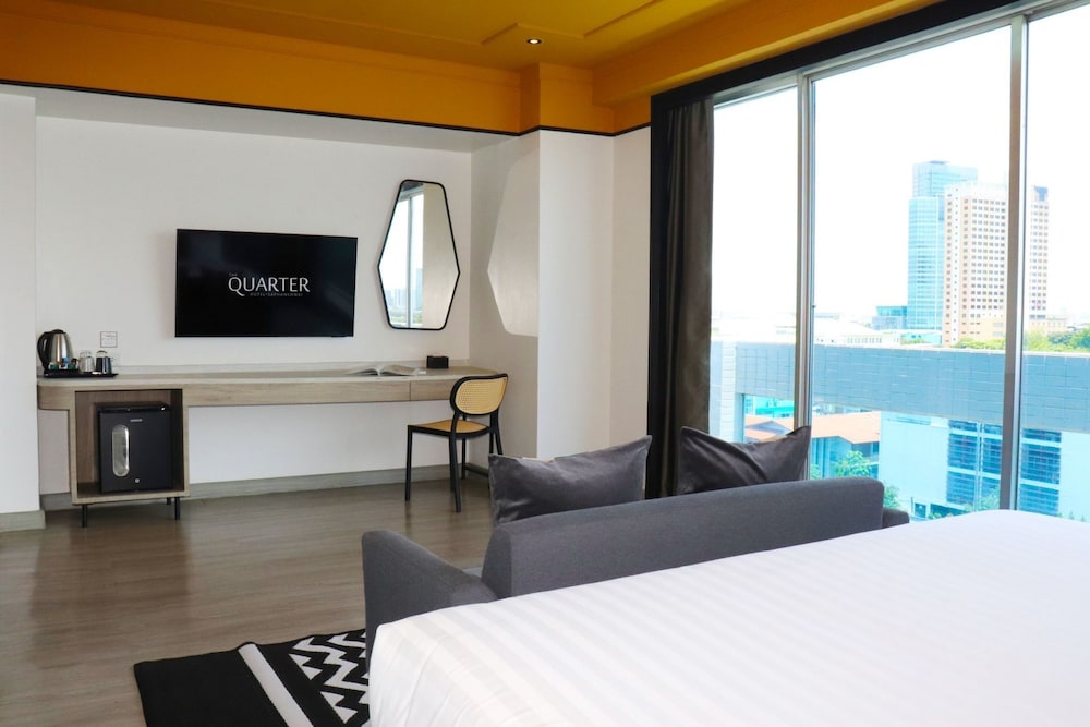 Deluxe Corner Room With Bathtub photo 3