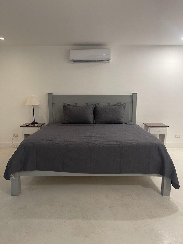 Room, 1 King Bed, Non Smoking, Pool View