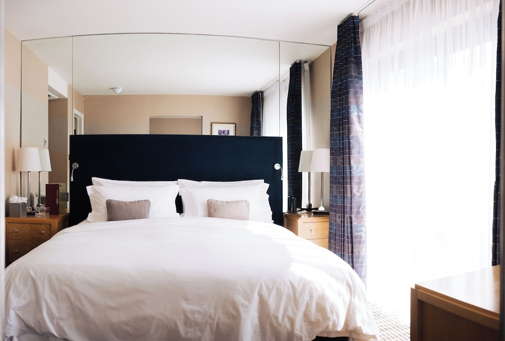 Deluxe Suite photo 1