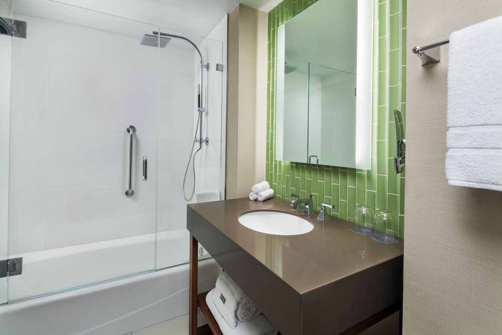 Junior Suite, 1 King Bed, Bay View (Balcony) - Photo 5