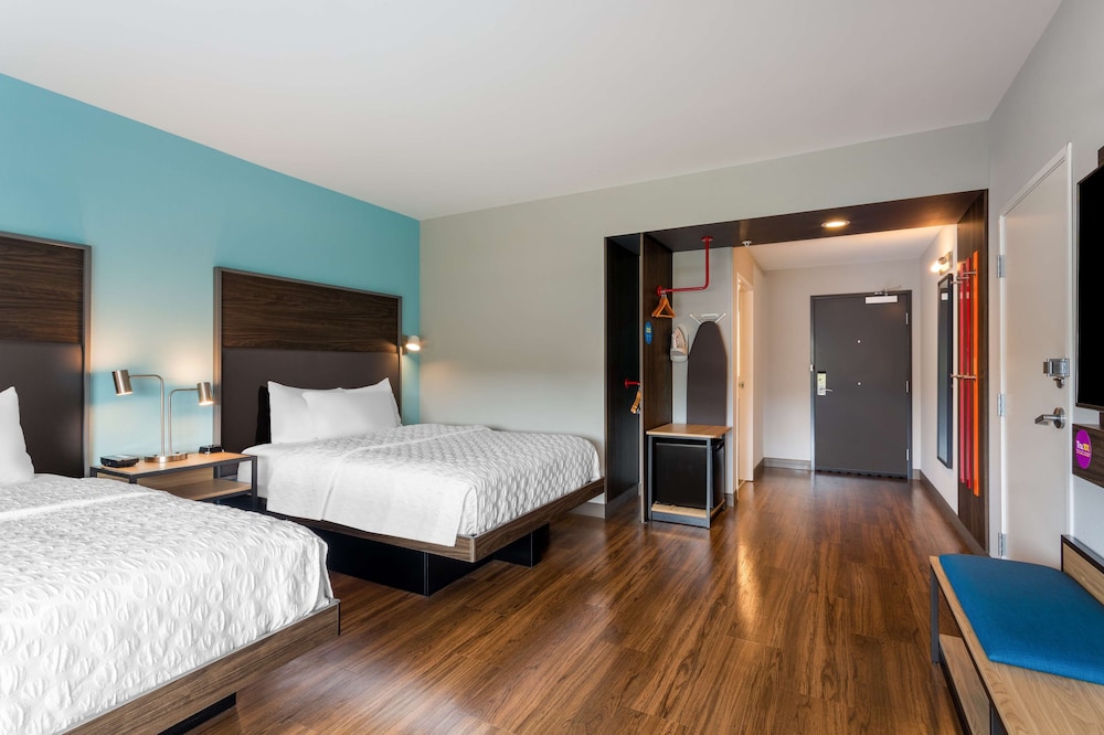 Room, 2 Queen Beds - Photo 4