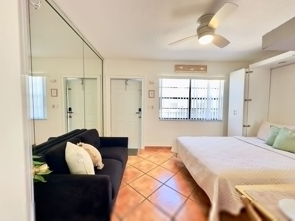 Beach Lover s Studio Apartment in Hollywood FL, Photo 26