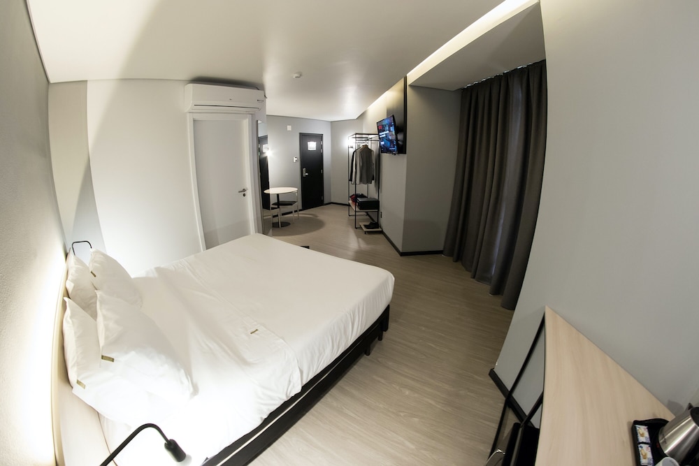 Suite - Photo 9