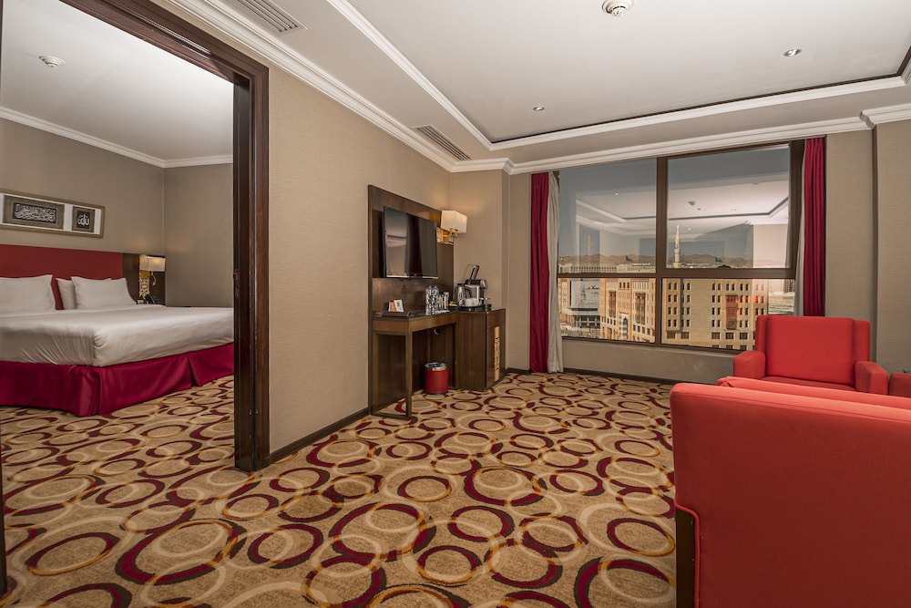 Junior Studio Suite, 1 King Bed, City View
