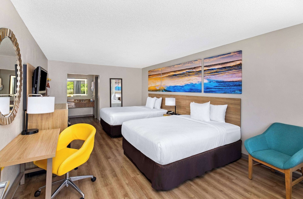 Room, 2 Queen Beds, Non Smoking - Photo 3