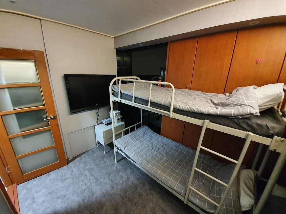 Economy Twin Room - Photo 1