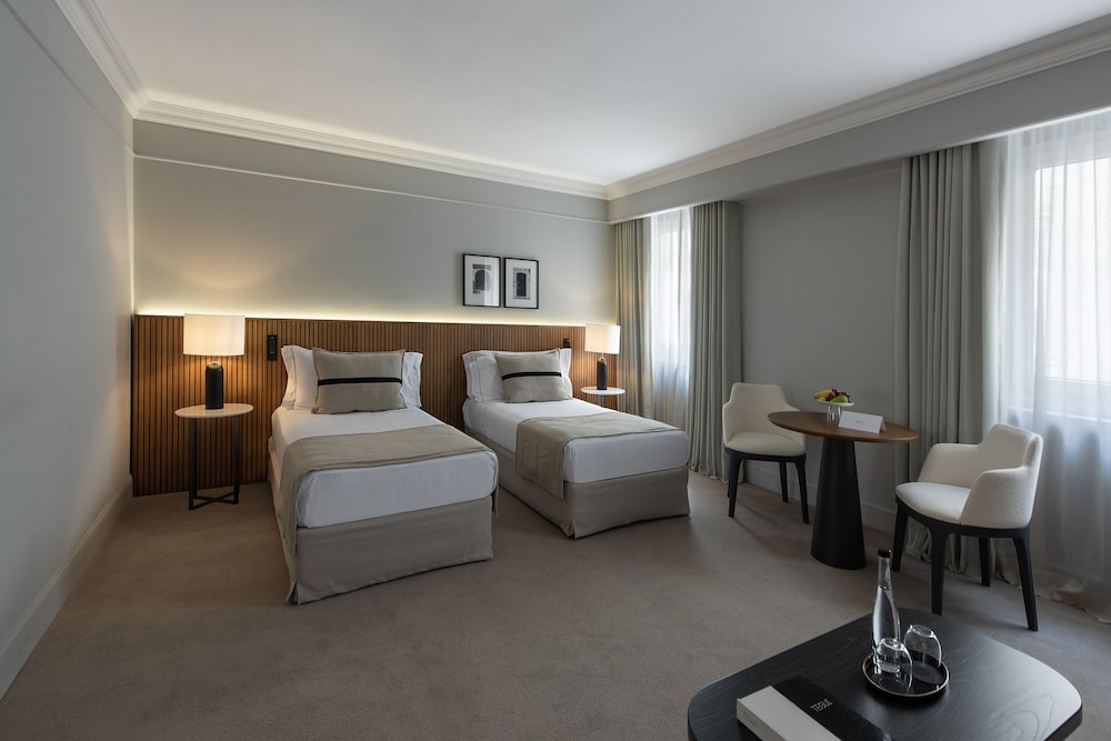 Premier Room thumbnail 6