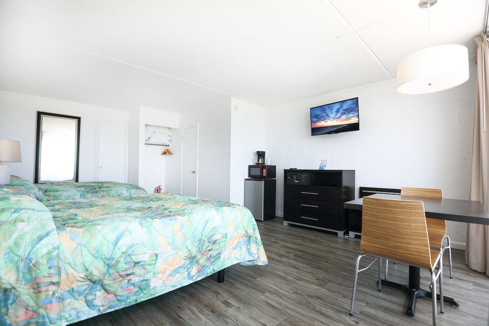 Deluxe Room, 2 Queen Beds, Ocean View, Oceanfront photo 1