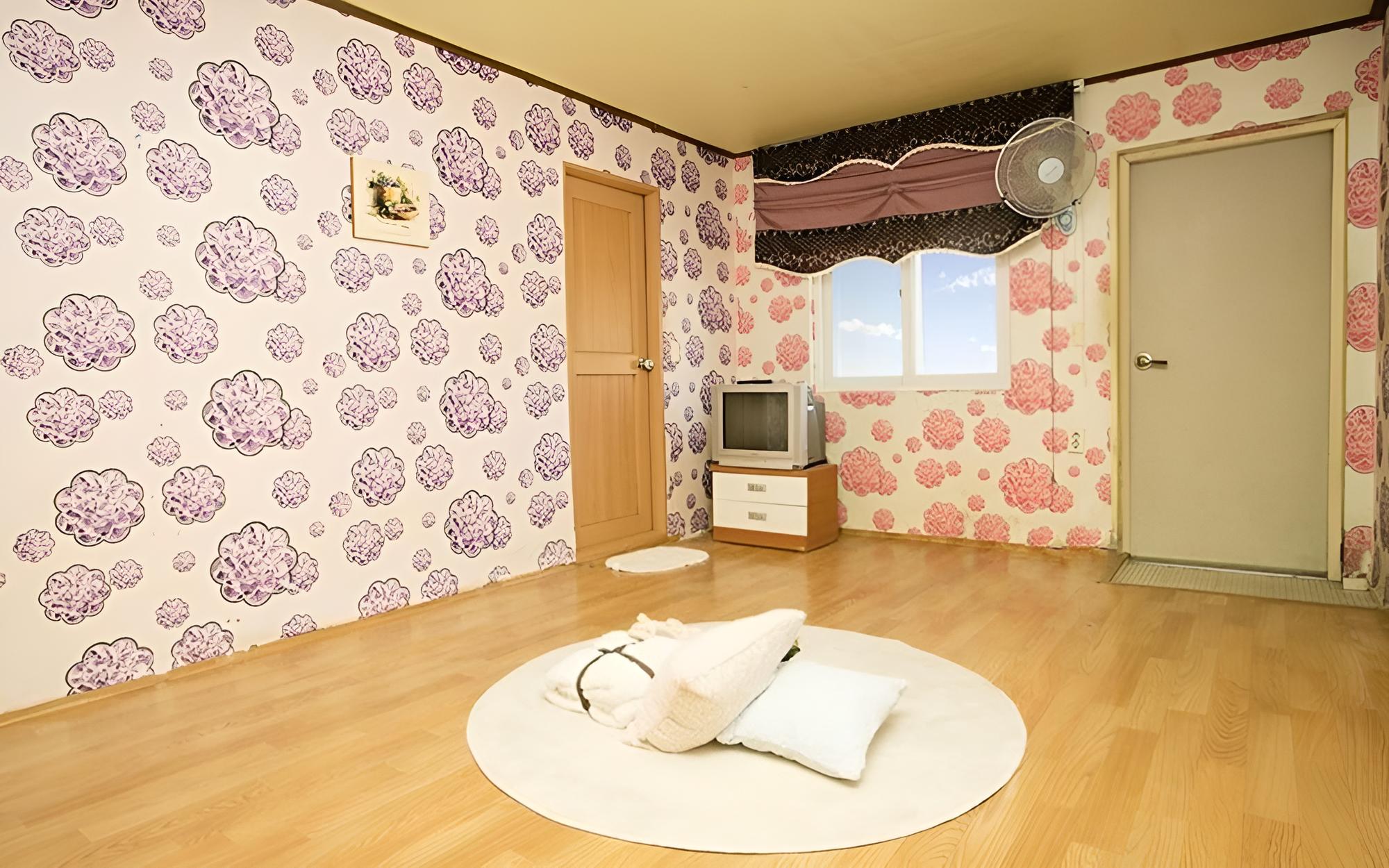 Room (Drawing Love 1)