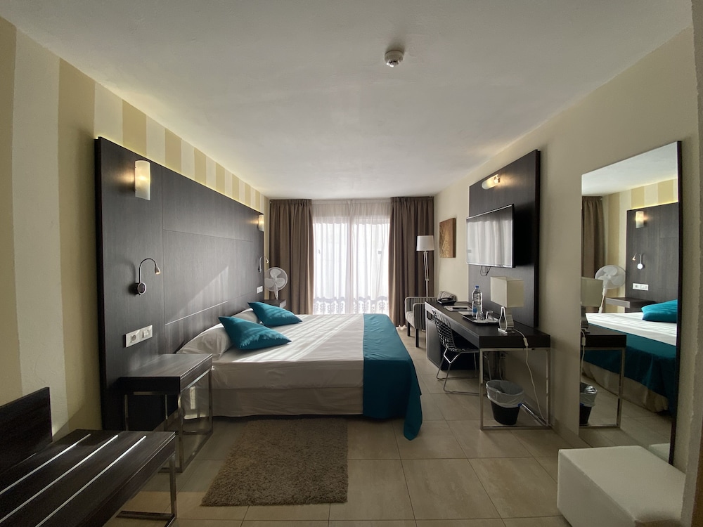 Deluxe Room - Photo 1