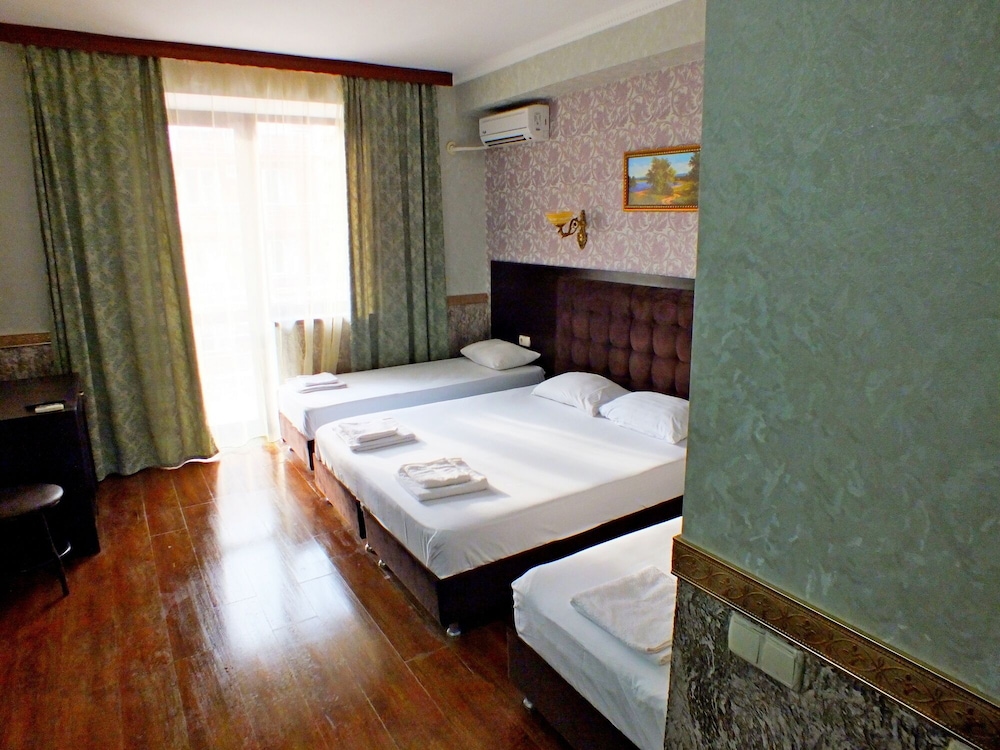 Deluxe Quadruple Room