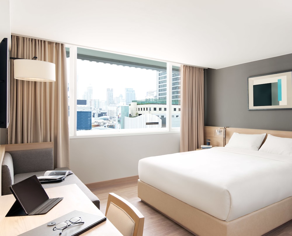Deluxe Room, 1 King Bed photo 1