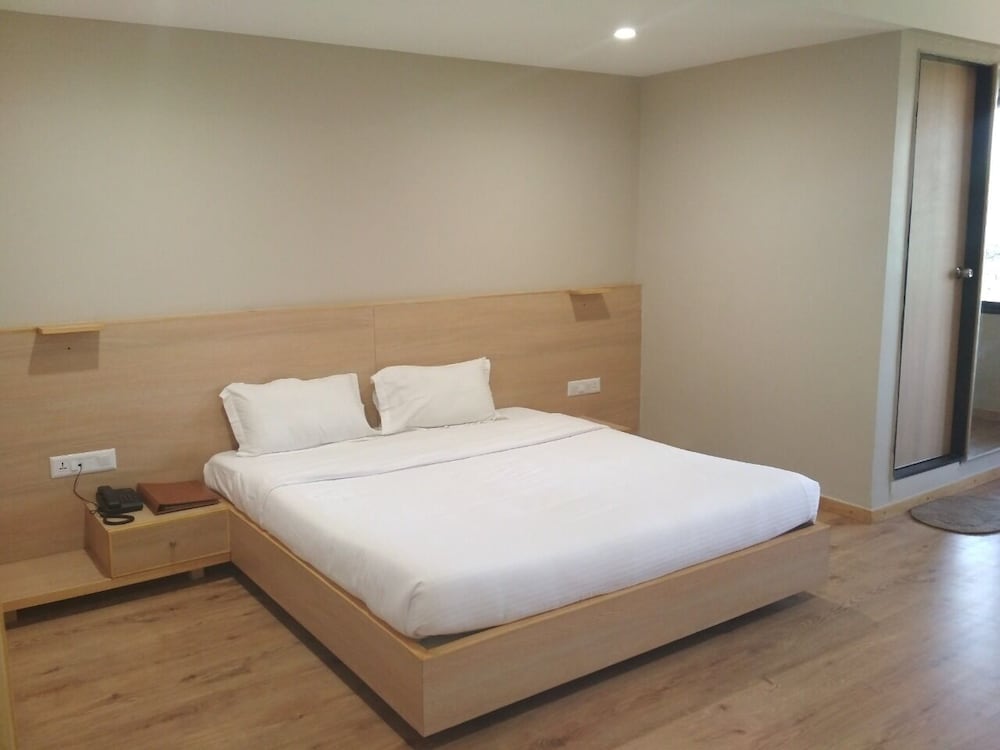 Executive Room - Photo 1