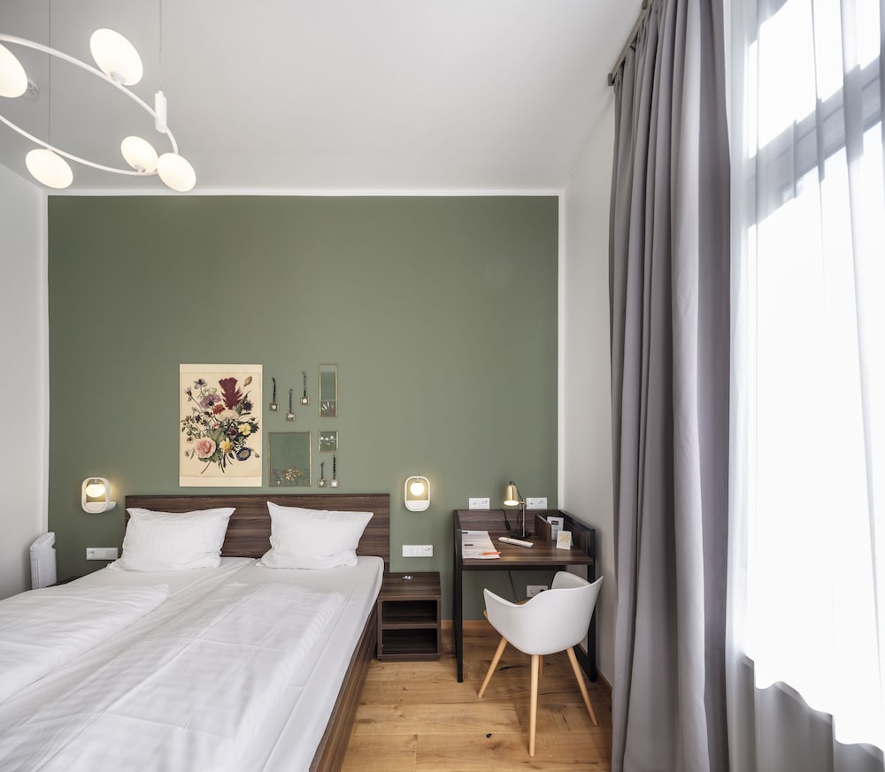 Double Room - Photo 16