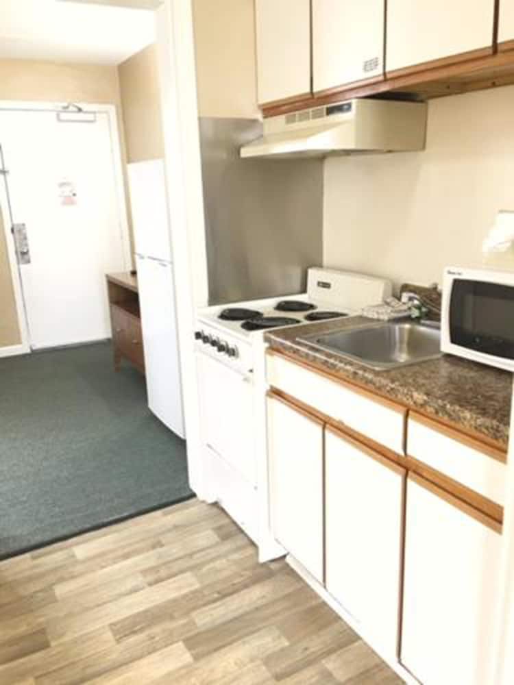 Standard Single Room, 1 King Bed, Non Smoking, Oceanfront - Photo 1