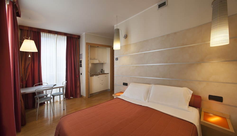 Studio, Kitchenette
