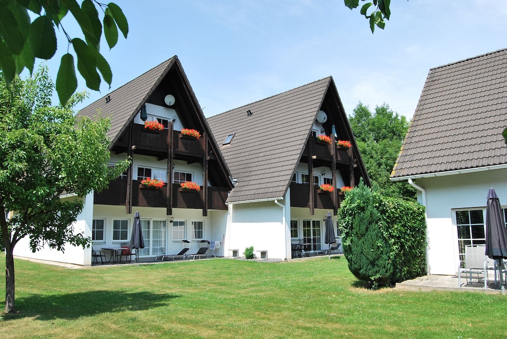 Standard Apartment, Private Bathroom, Garden View (Typ A Balkon 23) photo 1