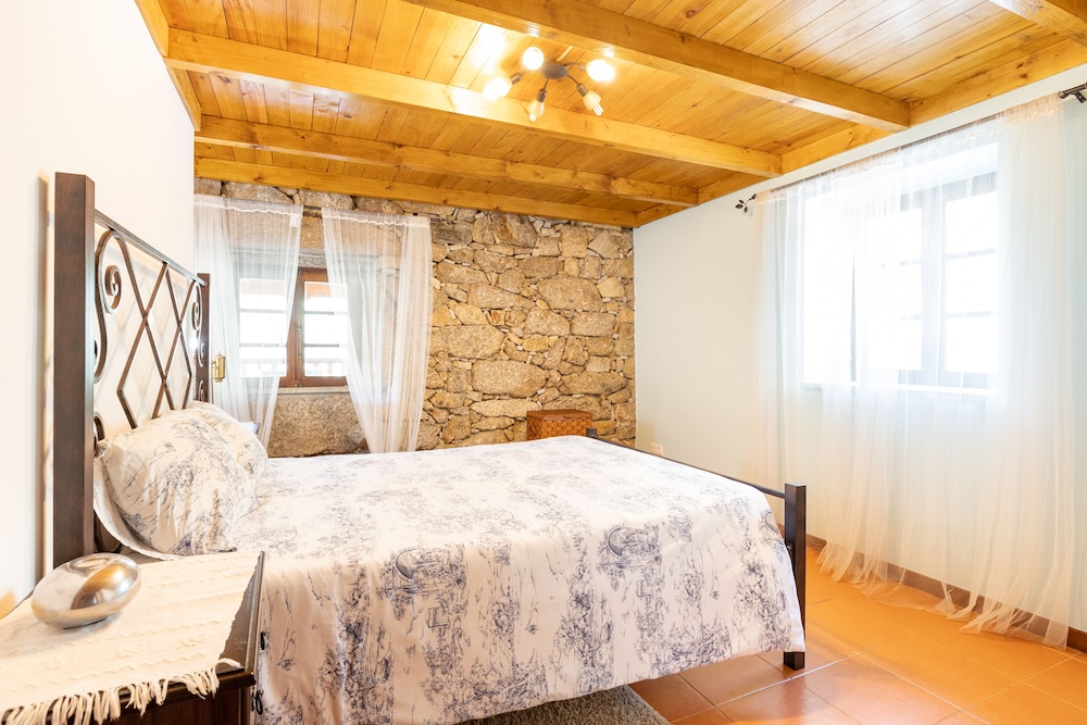 Traditional Cottage, 3 Bedrooms, River View photo 1