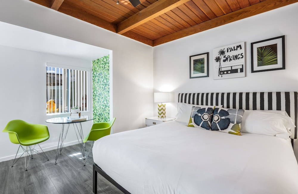 Standard Room, 1 King Bed, Accessible photo 2
