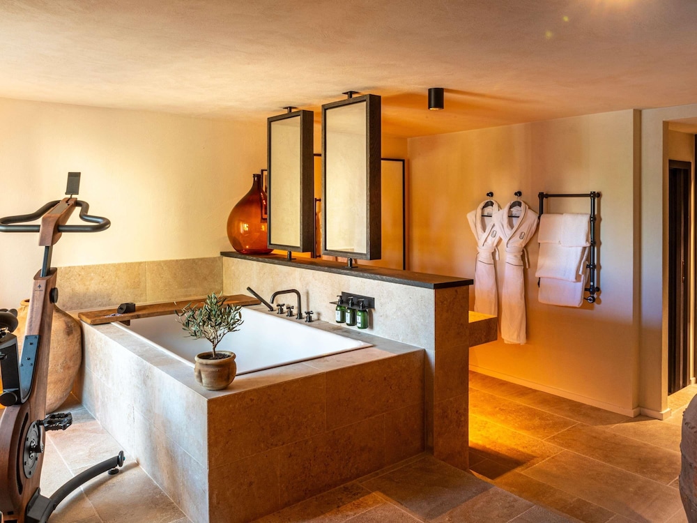 Presidential Suite, 1 King Bed, Balcony, Pool View