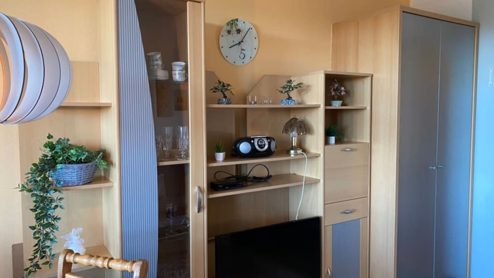 Apartment, Multiple Bedrooms, Smoking, Balcony photo 2