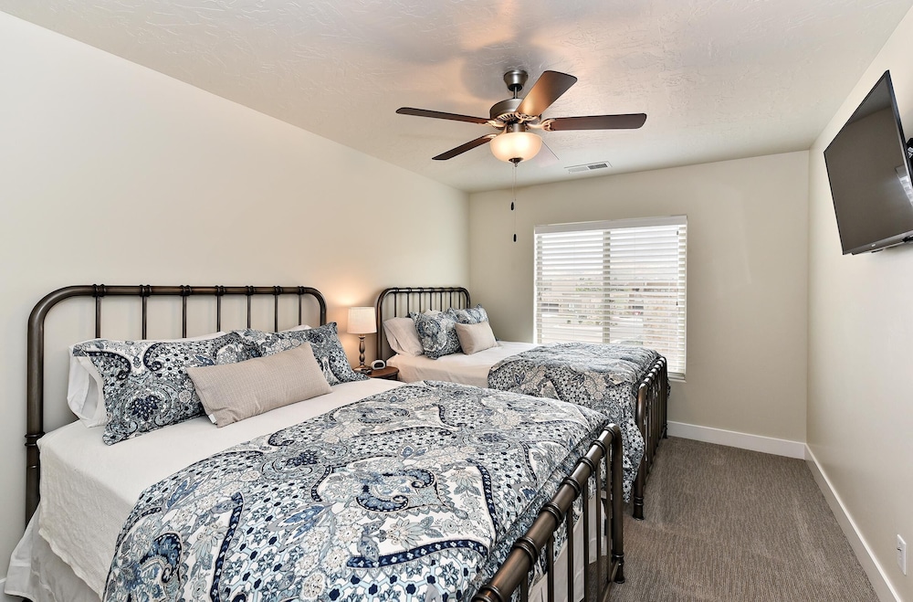 Townhome, Multiple Beds, Pool View (Snow Canyon Escape) photo 1