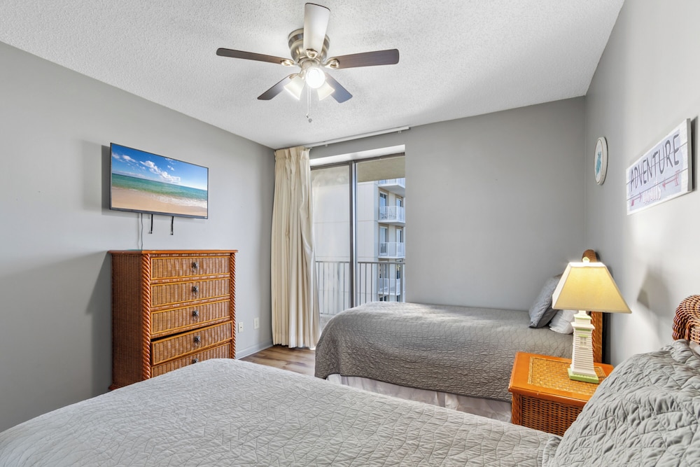 Signature Condo, 3 Bedrooms, Pool Access, Beachfront photo 3