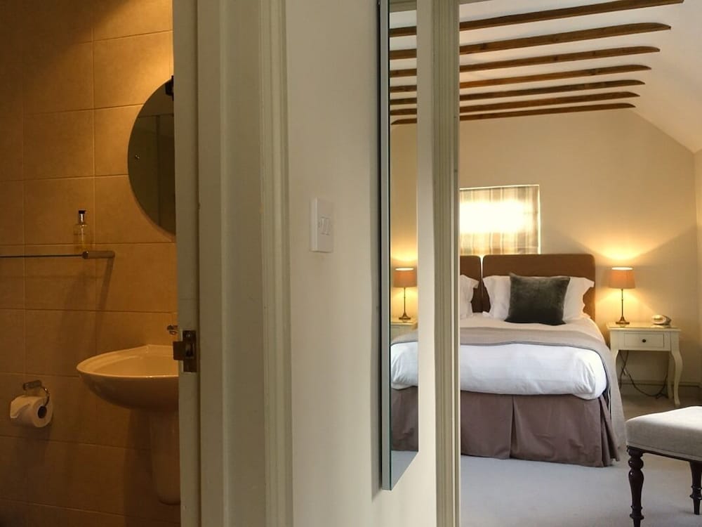 Superior Suite, Ensuite photo 2